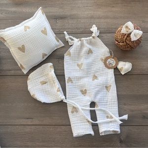 Item 1764 Newborn Photo Props Romper Hat Heart Neutral  Bonnet Baby Clothes